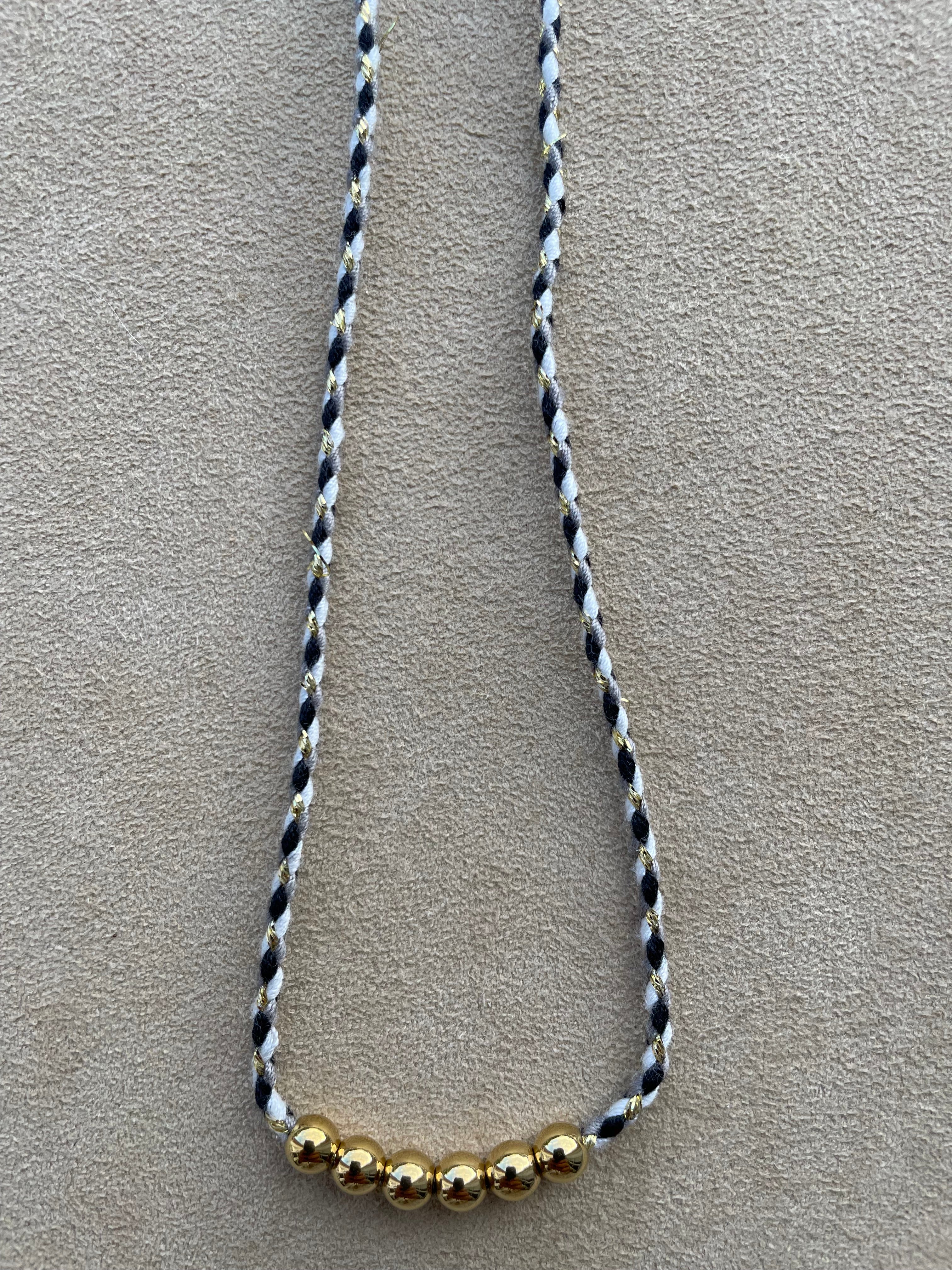 Choix de cordon: BLANC NOIR GRIS OR