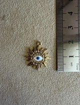 Médaille 72 - l'Oeil soleil de protection