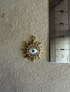 Médaille 72 - l'Oeil soleil de protection